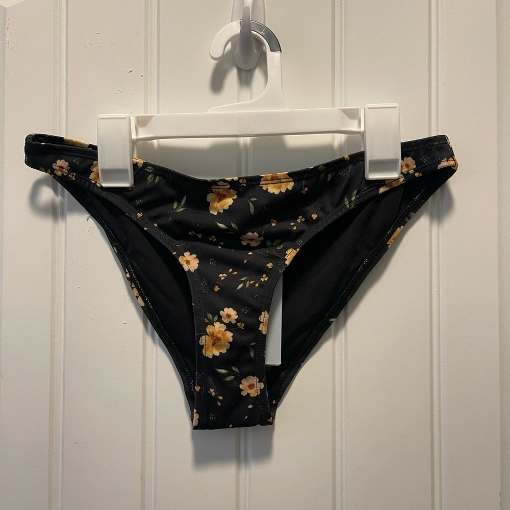 Aqua Swim Bottoms 
Women’s size small 
NWT